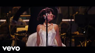 RAYE on stage